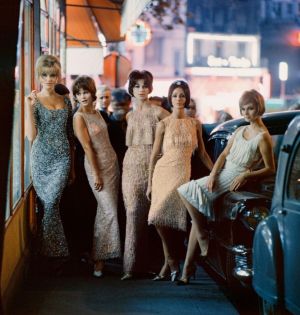 DIOR Autumn-Winter 1961 haute-couture collection - Photos by Mark Shaw - Dior Glamour